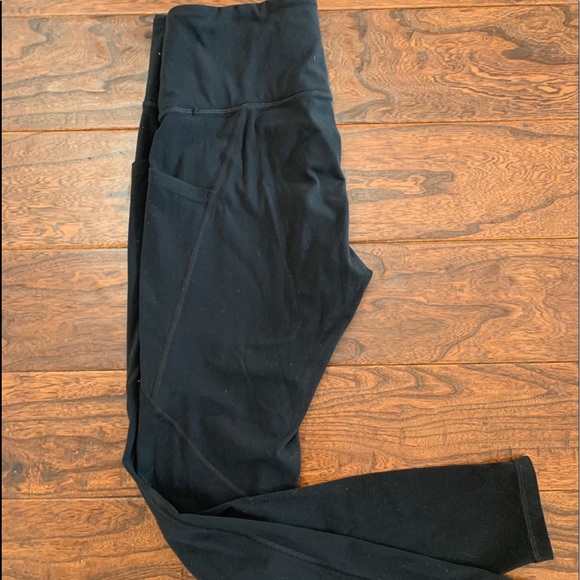Athleta Salutation Tight black, stash pocket!